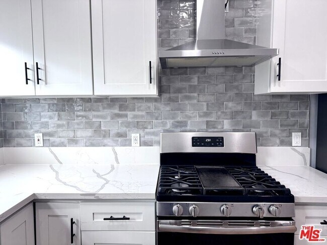 Building Photo - 1151 E 15th St