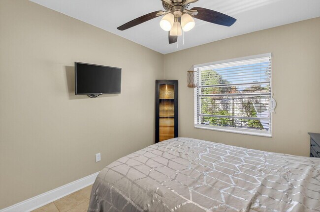 Building Photo - 190 Temple Ave