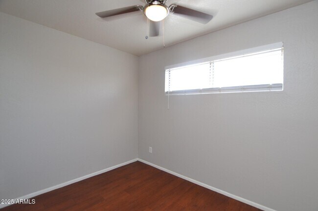 Building Photo - 1934 W Village Dr