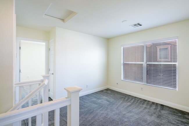 Building Photo - A MUST SEE 3BD/2.5BA SINGLE FAMILY HOME!