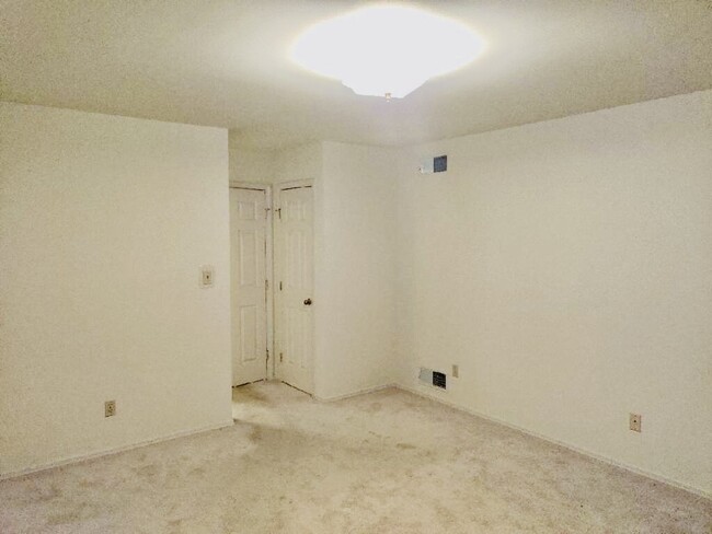 Building Photo - 620 E 92nd Pl