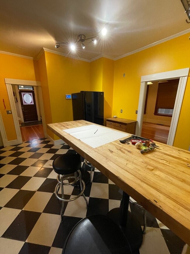 Building Photo - 2002 NE 13th Ave