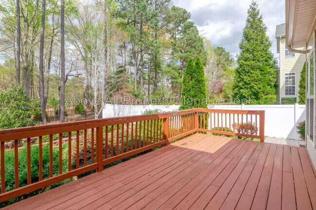 Building Photo - 2041 Jadewood Dr