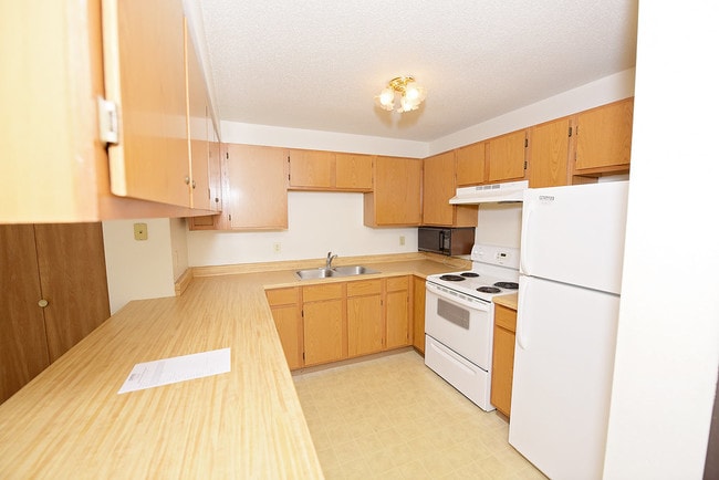 Kitchen - 411 5th Ave S