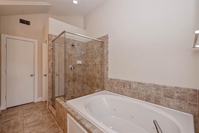 Building Photo - 2710 Hullsmith Dr