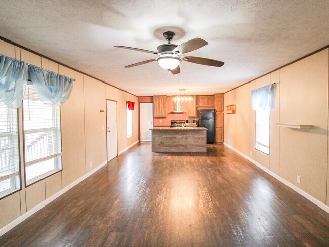 Building Photo - Nice home on a wooded lot! Minutes from Athens!