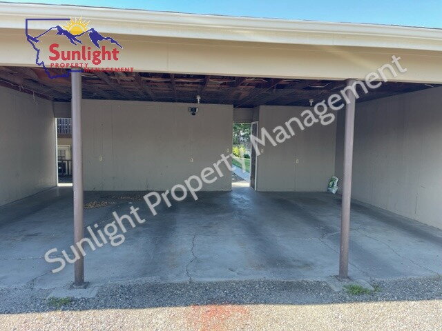 Building Photo - 2319 Alderson Ave