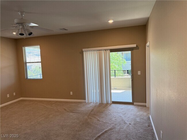 Building Photo - 921 Riverlawn Pl
