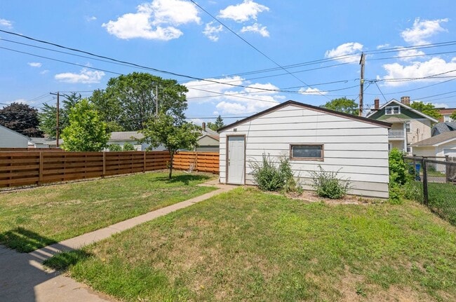 Building Photo - Your Timeless Haven in St. Paul for $2,199/month! $250 OFF 1st MONTH!