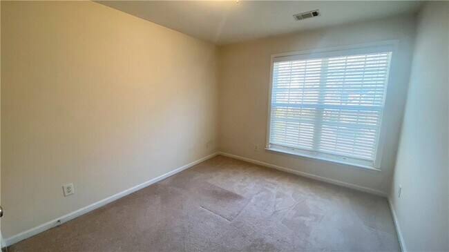 Building Photo - 2036 Fosco Dr NW