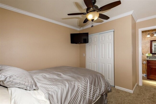 Building Photo - 395 Deep Dell Rd