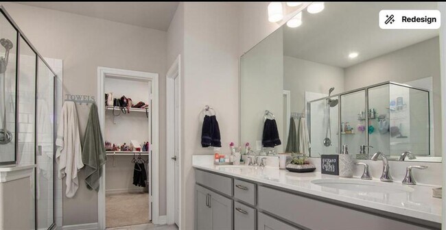 Building Photo - 4411 Woodridge Dr