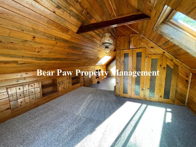 Building Photo - Perfect Mountain Log Home!