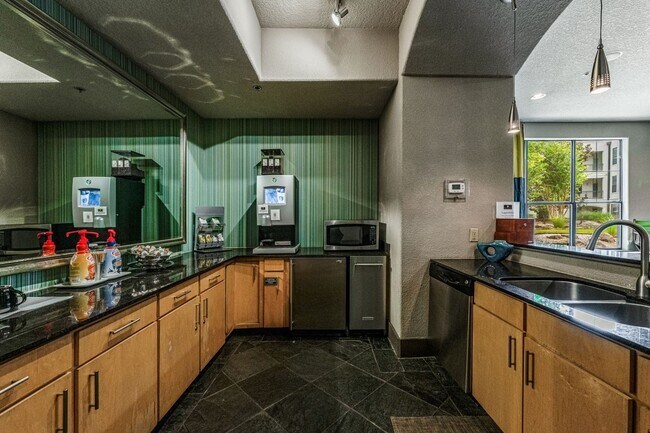 Building Photo - Renovated Corner Condo, Move-In Ready!