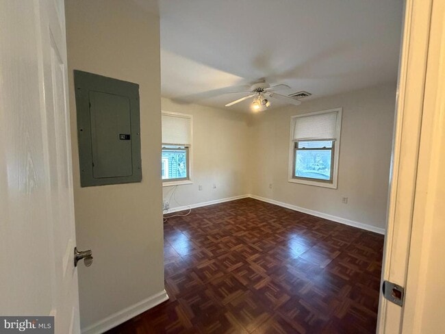 Building Photo - 1015 N Providence Rd