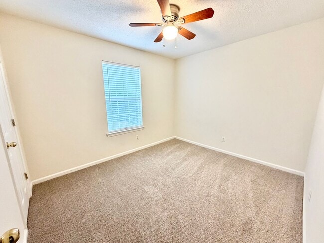 Building Photo - Quiet Cul De Sac Rental