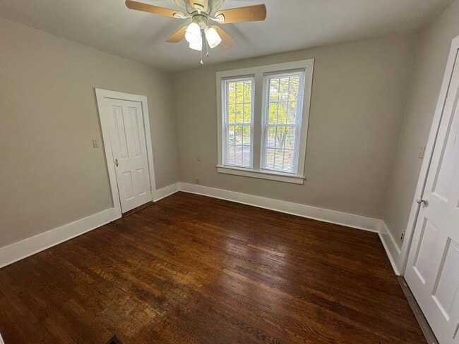 Building Photo - Charming 2 Bed, 1.5 Bath House with Ample ...