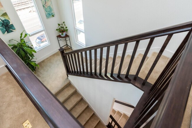 Building Photo - 1302 N Capitol Ave