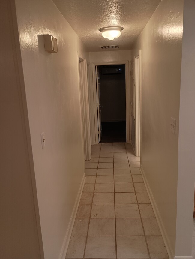 Building Photo - 9 SW 18th Ave