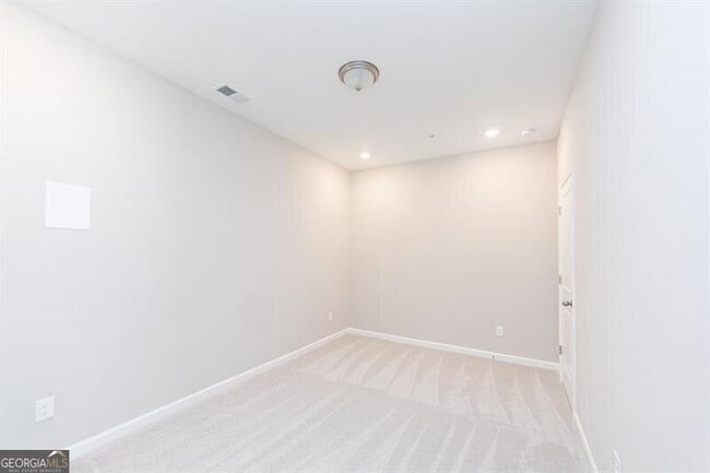 Building Photo - 272 Commons Ave