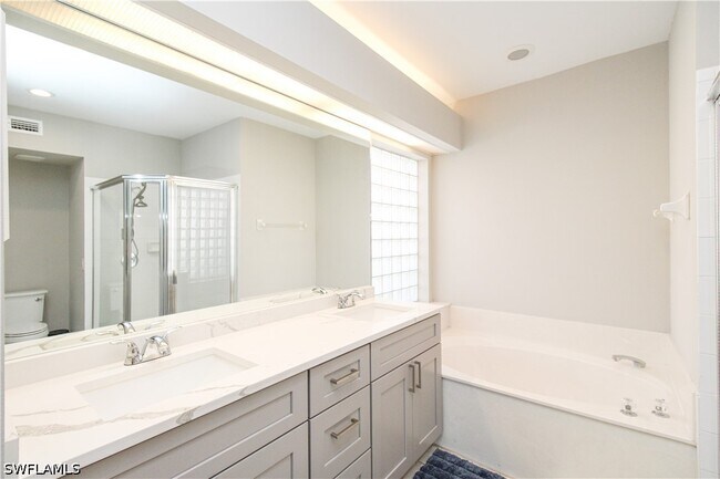 Building Photo - 135 Lady Palm Dr