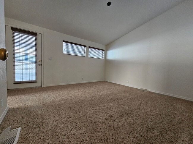 Building Photo - 15300 Palm Dr