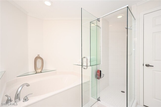 Building Photo - 900 L'Ambiance Cir