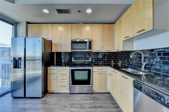 Building Photo - 3324 Peachtree Rd
