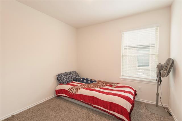 Building Photo - 300 Tadpole Ln