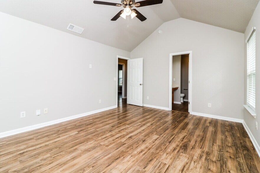 Building Photo - 2009 Rolling Meadows Rd