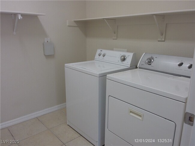 Building Photo - 6528 Birdcall St