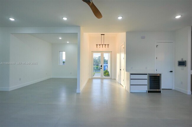 Building Photo - 5 SW 26th Pl