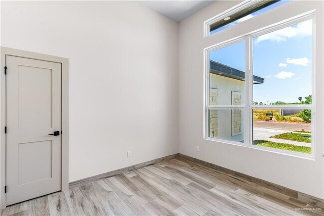 Building Photo - 1200 Arechiga Dr