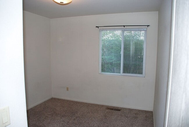 Building Photo - Four Br Single Story Home in NW Reno