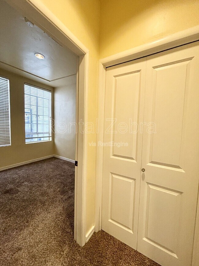 Building Photo - 317 W Main St