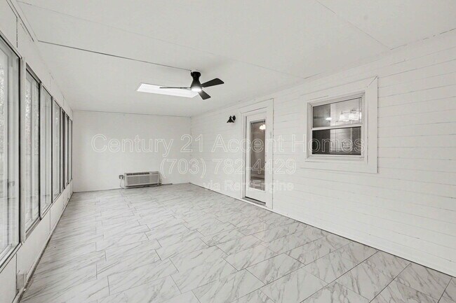 Building Photo - 1012 Aquia Dr