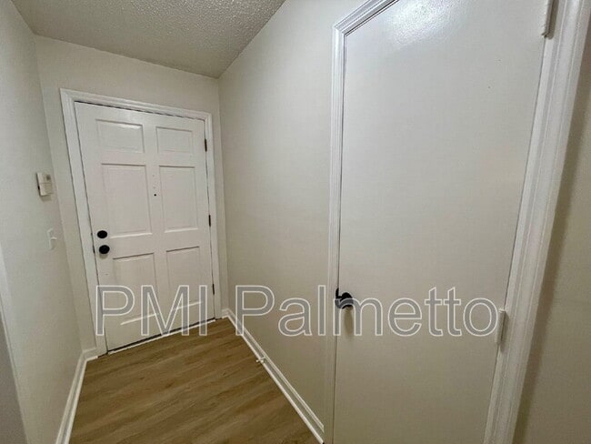 Building Photo - 300 Quincannon Rd