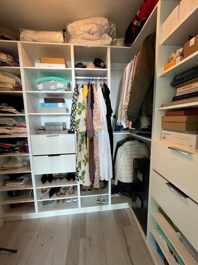 Building Photo - 480 NE 31st St