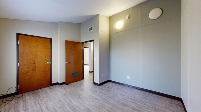 Building Photo - 5585 Straub Rd