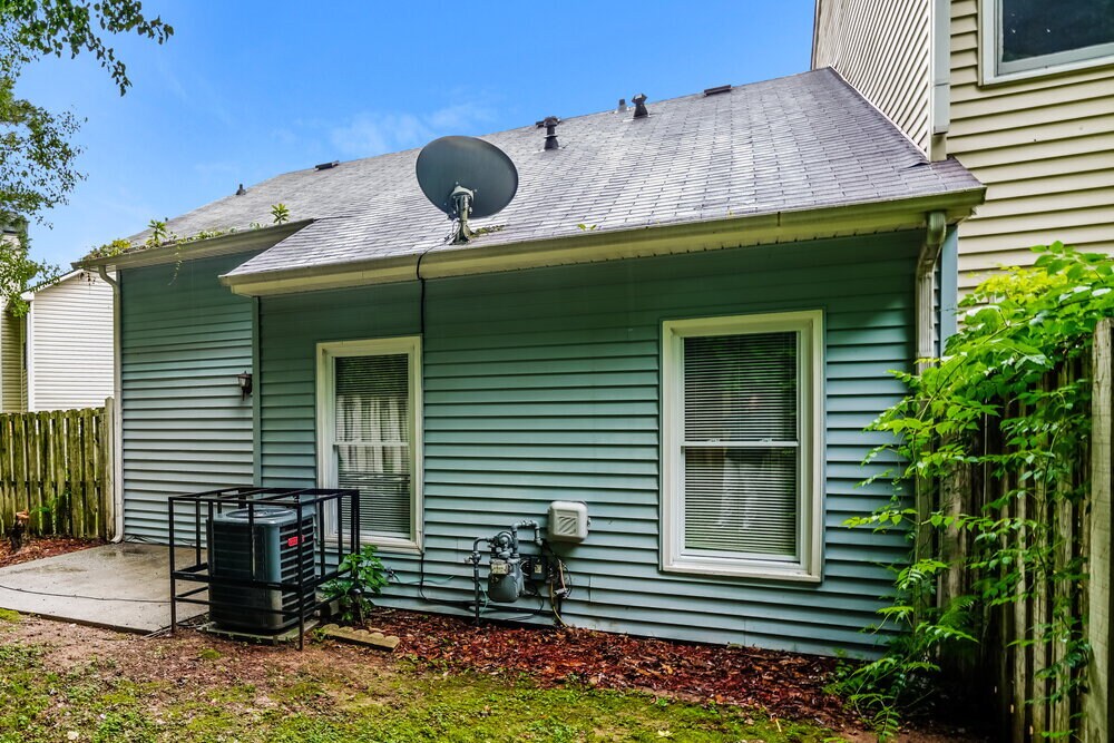 Building Photo - 2318 Wellington Cir