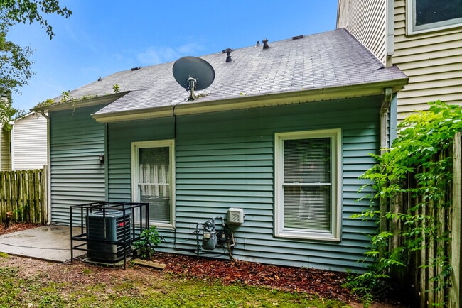 Building Photo - 2318 Wellington Cir