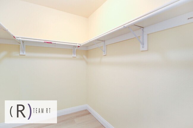 Building Photo - Contemporary Newly Renovated 3 Bedroom 2 Bathroom Residence