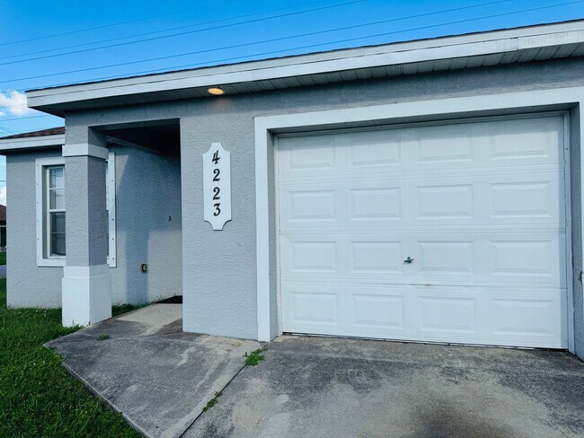 Building Photo - Experience this Cape Coral 3 bedroom 2 bath corner duplex with 1 car garage and screened in lanai.