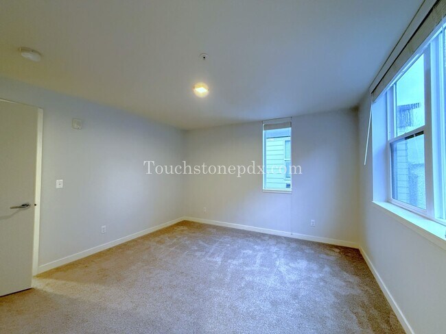 Building Photo - $500 OFF OF RENT! - Contemporary 2 Bedroom, 1.5 Bathroom Apartment, Northeast Portland