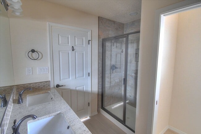 Building Photo - 4461 Golden Eagle Loop NE