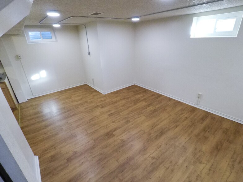 Building Photo - 3685 Ivanhoe St