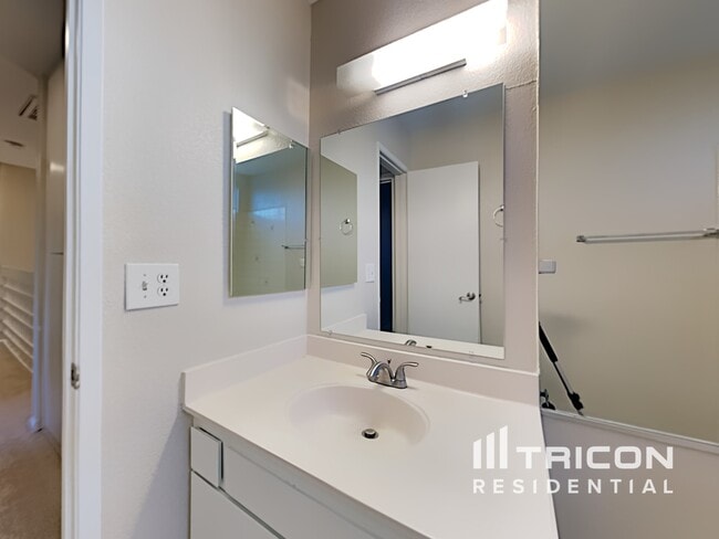 Building Photo - 3746 Terrace Dr
