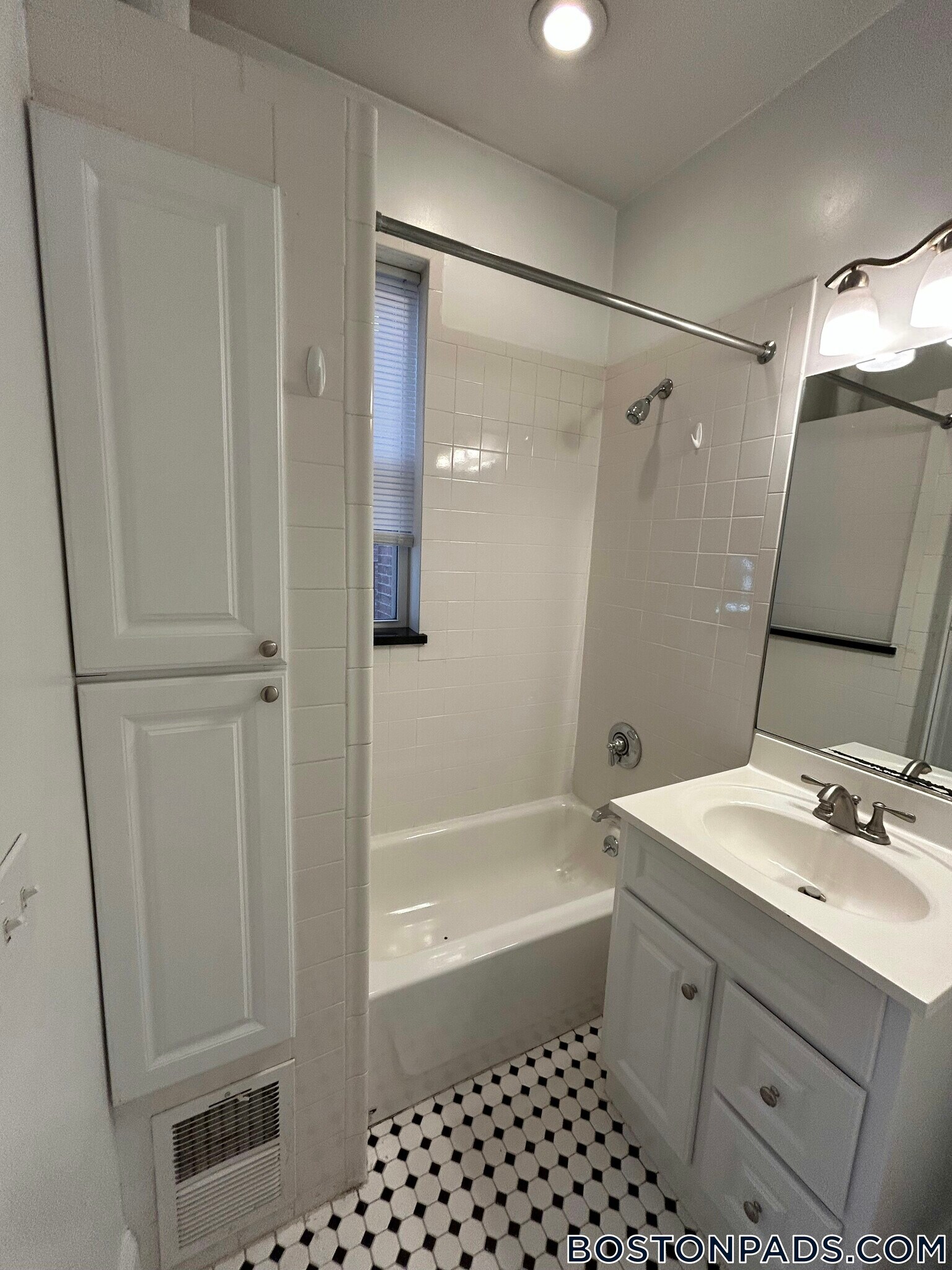 Building Photo - 64 Hemenway St