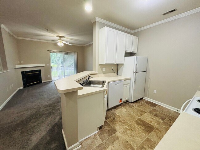 Building Photo - 211 S Knollwood Dr