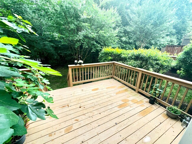 Building Photo - Stylish 3BR, 3BA Townhouse – Prime Location Near Durham & Chapel Hill!